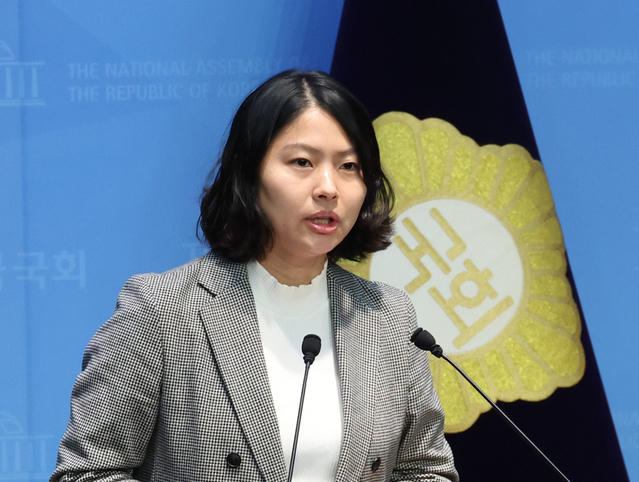 ▲ 손주하 국민의힘 서울 중구 구의원이 5일 오전 서울 여의도 국회 소통관에서 '이혜훈 기획예산처 장관 후보자 갑질 폭로 기자회견'을 열고 피해를 주장하고 있다. 2026.01.05. ⓒ뉴시스