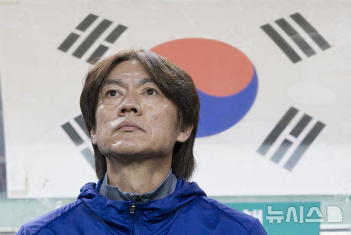 ▲ 불공정으로 시작한 홍명보 감독의 한국 대표팀은 북중미 월드컵을 앞두고 많은 악재와 싸우고 있다.ⓒ뉴시스 제공