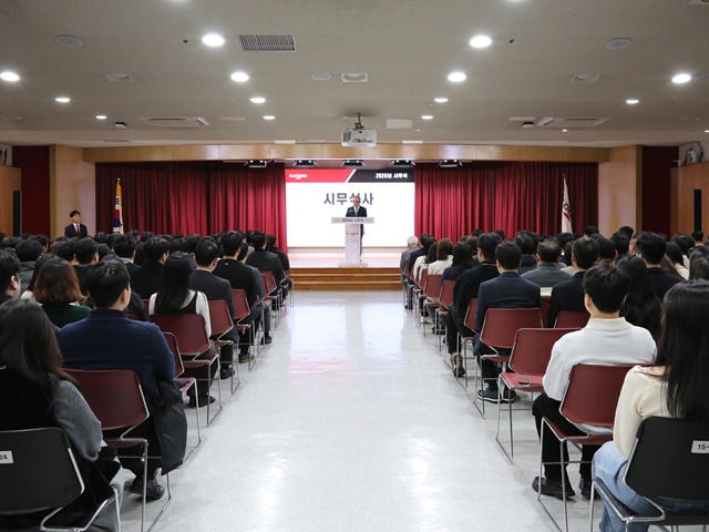 ▲ 박대창 일동홀딩스 회장이 시무식사를 하고 있다. ⓒ일동홀딩스