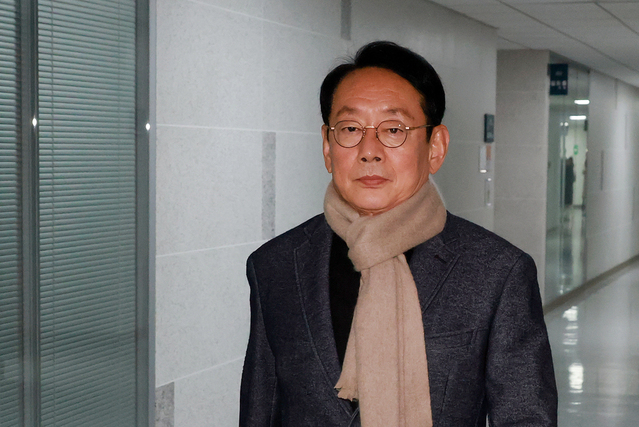 ▲ 국민의힘 정책위의장직에서 물러난 김도읍 의원이 5일 국회의원회관 의원실에서 나와 이동하고 있다. ⓒ연합뉴스
