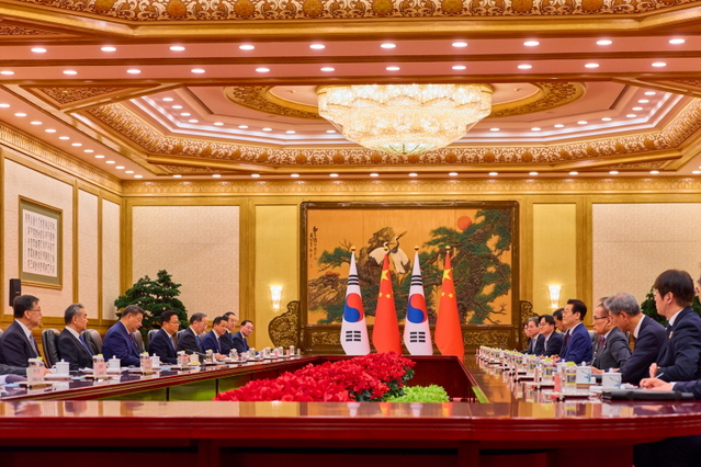 ▲ 중국을 국빈 방문 중인 이재명 대통령이 5일(현지 시간) 베이징 인민대회당에서 시진핑 국가주석과 정상회담을 하고 있다. ⓒ공동취재/뉴시스