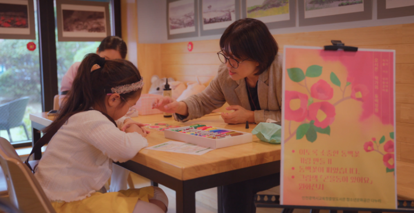 ▲ 문학상주작가 프로그램 진행 사진(인천광역시교육청중앙도서관 청소년문화공간다누리).ⓒ한국문화예술위원회