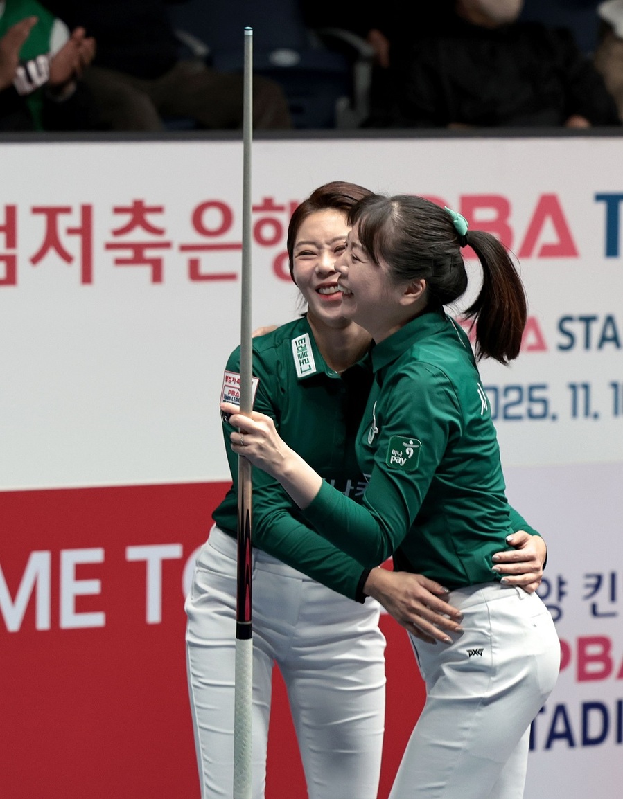 ▲ 김가영을 앞세운 PBA 팀리그 하나카드가 NH농협카드를 꺾고 '종합 순위 1위' 자리를 사수했다.ⓒPBA 제공