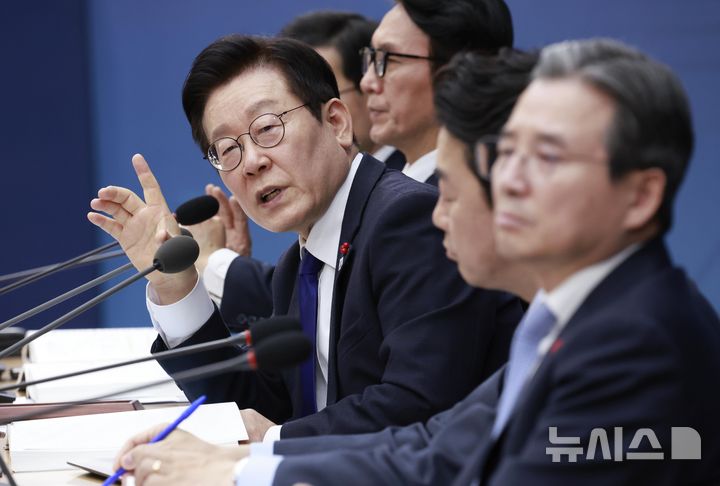 ▲ 이재명 대통령이 지난달 16일 세종시 정부세종컨벤션센터에서 열린 보건복지부(질병관리청)·식품의약품안전처 업무보고에서 발언하고 있다. ⓒ뉴시스