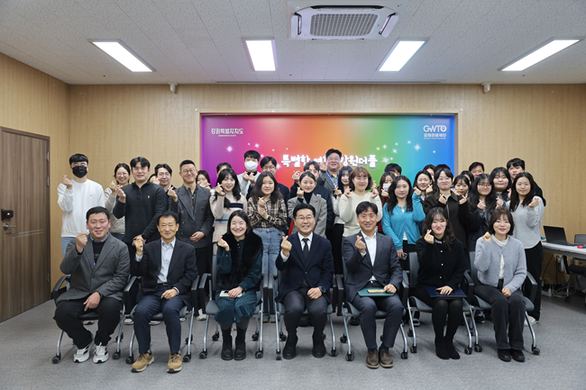 ▲ 강원관광재단이 지난 5일 재단 회의실에서 2026년도 시무식을 개최하고 강원관광의 새로운 도약과 지속 가능한 경쟁력을 바탕으로 관광정책을 본격 추진을 다짐했다. ⓒ강원관광재단