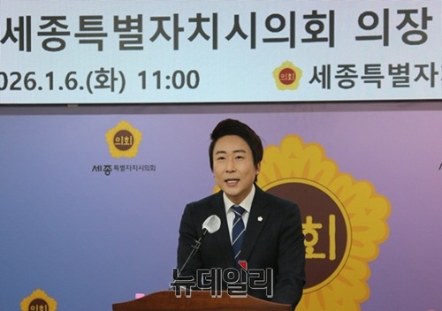 ▲ 임채성 세종시의회 의장이 6일 오전 의회 대회의실에서 신년 기자간담회를 하고 있다.ⓒ이길표 기자