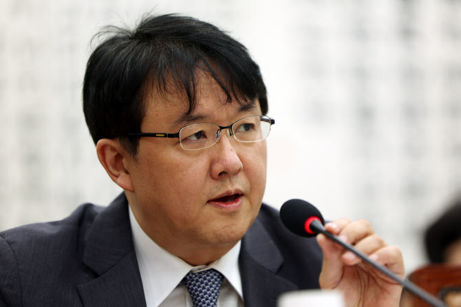 ▲ 김태훈 서울남부지검 검사장이 지난해 10월 23일 오전 서울 여의도 국회 법제사법위원회에서 열린 서울고등검찰청-서울중앙지방검찰청 등에 대한 국정감사에서 질의에 답하고 있다. ⓒ뉴시스