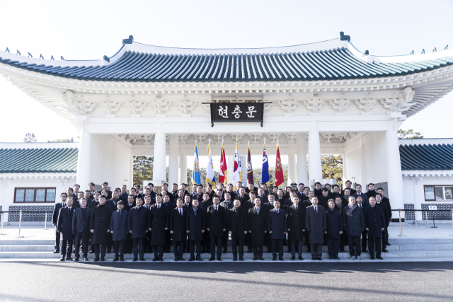 ▲ LIG넥스원이 6일 병오년 새해를 맞아 국립서울현충원에서 애국 시무식을 진행했다. ⓒLIG넥스원