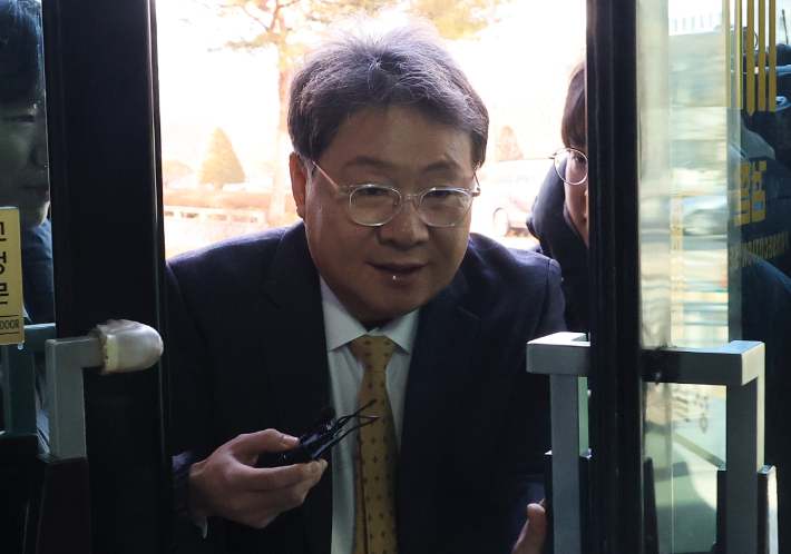 ▲ 쌍방울 대북송금 '진술회유' 의혹을 받는 방용철 쌍방울 그룹 전 부회장이 6일 조사를 받기 위해 서울 서초구 고검으로 출석하고 있다. ⓒ연합뉴스