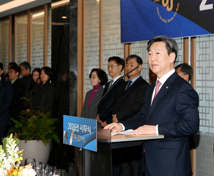 ▲ 2026 국민대 시무식에서 정승렬 총장이 신년사를 하고 있다.ⓒ국민대