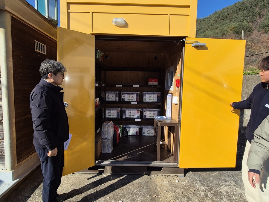 ▲ 경북도는 겨울철 재난에 선제적으로 대응하기 위해 대설 취약 시설에 대한 점검을 완료했다(재난안심 컨테이너 점검).ⓒ경북도