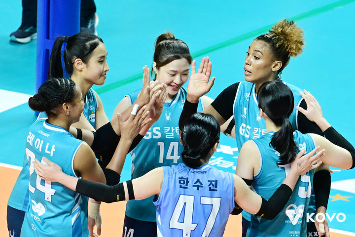 ▲ 실바가 31점 폭발한 GS칼텍스가 풀세트 접전 끝에 페퍼저축은행을 무너뜨렸다.ⓒKOVO 제공