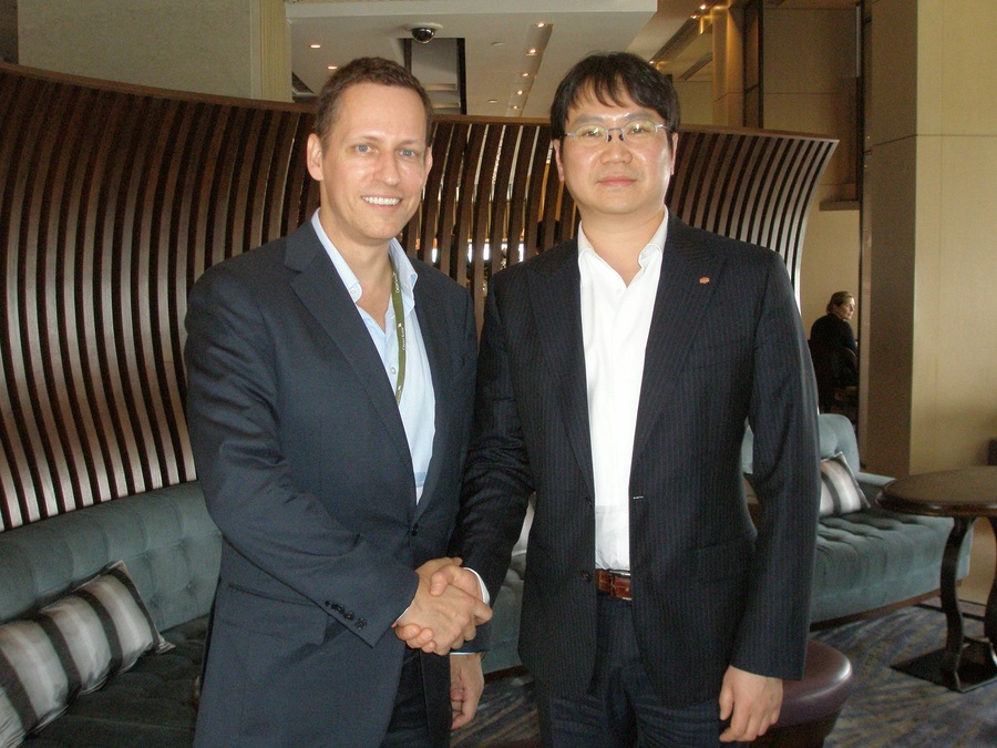 ▲ 피터 틸 팔란티어 창업자와 곽동신 한미반도체 회장ⓒ한미반도체