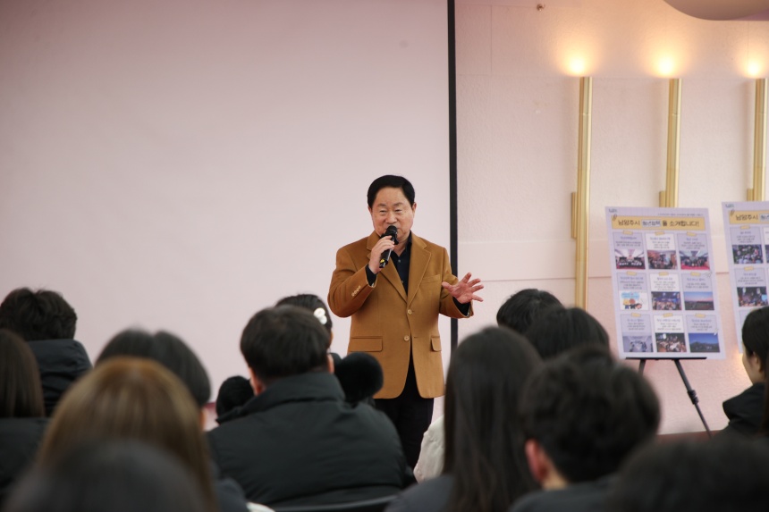 ▲ 주광덕 남양주시장이 7일 시청 여유당에서 열린 청년 행정체험 연수에서 인사말을 하고 있다 ⓒ남양주시 제공