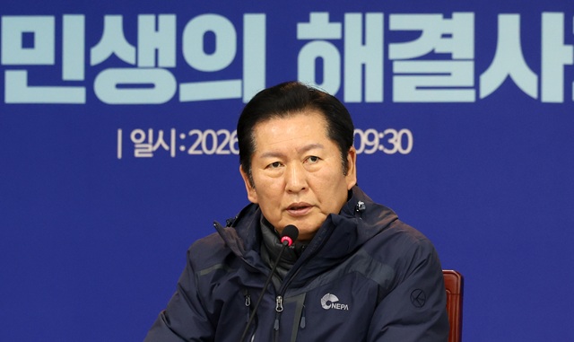 ▲ 정청래 더불어민주당 대표가 7일 오전 서울 송파구 서울시농수산식품공사 대회의실에서 열린 민생 현장 최고위원회의에서 발언하고 있다.ⓒ뉴시스