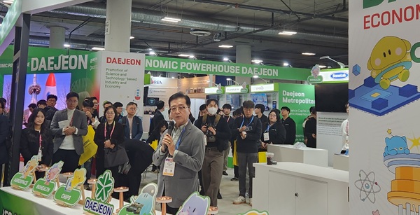 ▲ 조원휘 대전시의회 의장이 CES 2026 현장을 찾아 대전 혁신기업들의 글로벌 진출을 응원했다.ⓒ대전시의회