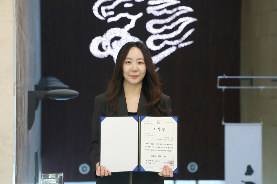 ▲ 영남이공대학교(총장 이재용)는 대학일자리플러스센터 김재인 컨설턴트가 고용노동부 주관 ‘2025년 하반기 대구·경북 대학일자리플러스센터 사업 우수사례 공모전’에서 취업·직업상담 분야 장려상을 수상했다(김재인 컨설턴트).ⓒ영남이공대