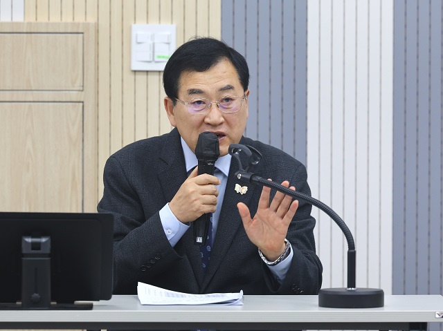 ▲ 7일 오전 경주시청 대회의실에서 열린 올해 첫 읍면동장 회의에서 주낙영 경주시장이 발언하고 있다.ⓒ경주시