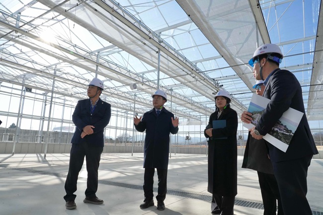 ▲ 육동한 춘천시장은 7일 국립정원소재센터 건립 현장을 찾아 사업 추진 현황을 점검했다. ⓒ춘천시