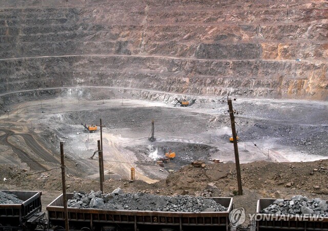 ▲ 중국 네이멍구자치구에 있는 희토류 광산. 출처=APⓒ연합뉴스