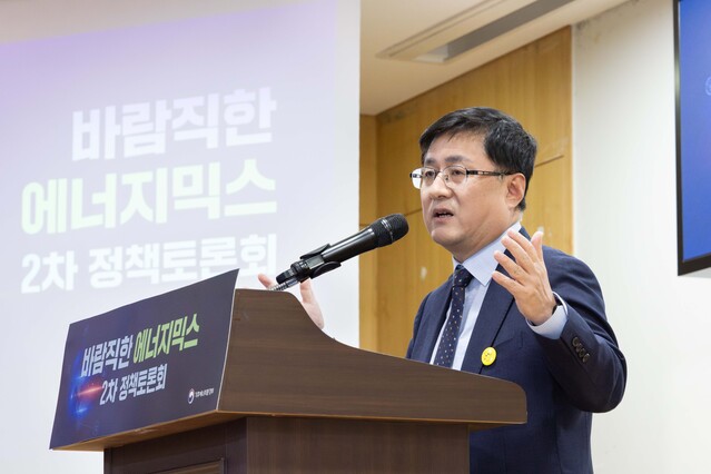 ▲ 김성환 기후에너지환경부 장관이 7일 서울 여의도 국회 의원회관에서 열린 바람직한 에너지믹스 2차 정책토론회에 참석해 인사말을 하고 있다. (사진=기후에너지환경부 제공) 2026.01.07. ⓒ뉴시스