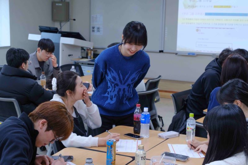 ▲ 늘품 멘토링에 참가한 신입생들이 선배들로 부터 대학 적응에 도움을 받고 있다.ⓒ한기대