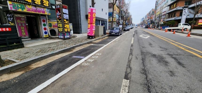 ▲ 시흥시 정왕동 1636번지 일원 무인제어주차시스템이 도입된 노상주차장 ⓒ시흥시 제공