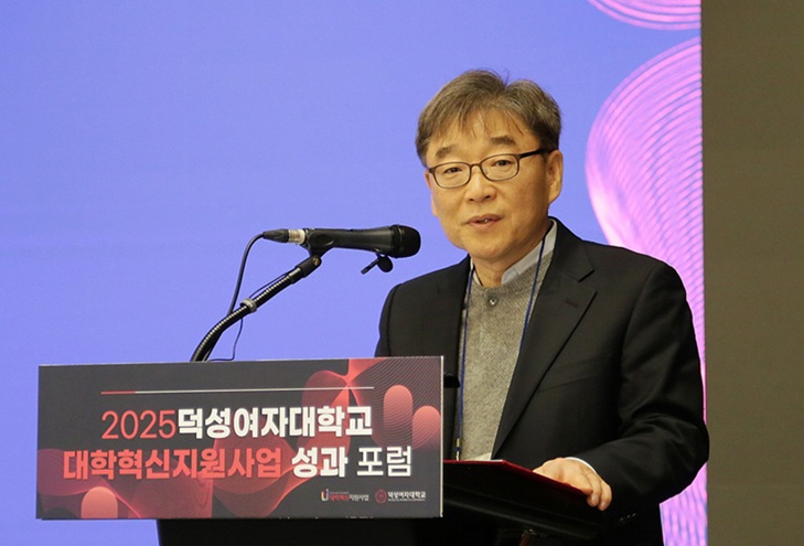 ▲ 축사하는 김종길 덕성여자대학교 총장직무대리.ⓒ덕성여대