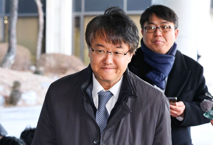 ▲ 통일교와 신천지의 정교유착 의혹을 수사하는 검찰·경찰 합동수사본부의 본부장을 맡은 김태훈 합수본부장이 8일 서울 서초구 서울고검으로 출근하고 있다. ⓒ뉴시스