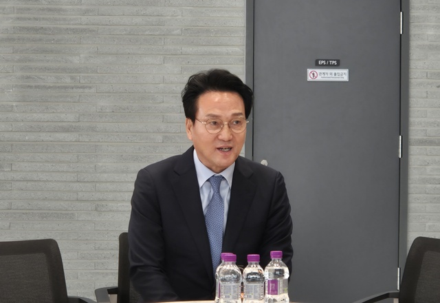 ▲ 안민석 전 국회의원이 8일 경기도교육청에서 출입기자단 간담회에 참석해 발언하고 있다. ⓒ김현우기자