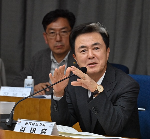 ▲ 김태흠 충남도지사가 8일 오후 천안 LS일렉트릭에서 열린 ‘2026년 제1차 경제상황 현장 점검회의’에서 인사말을 하고 있다.ⓒ충남도