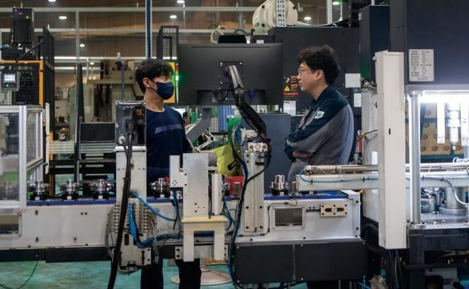 ▲ 현대자동차의 출연으로 '대·중소 상생형 스마트공장 구축지원' 사업을 통해 스마트공장을 도입한 뒤 시간당 생산량이 880.8% 증가한 '화신' 생산현장 전경 ⓒ뉴시스