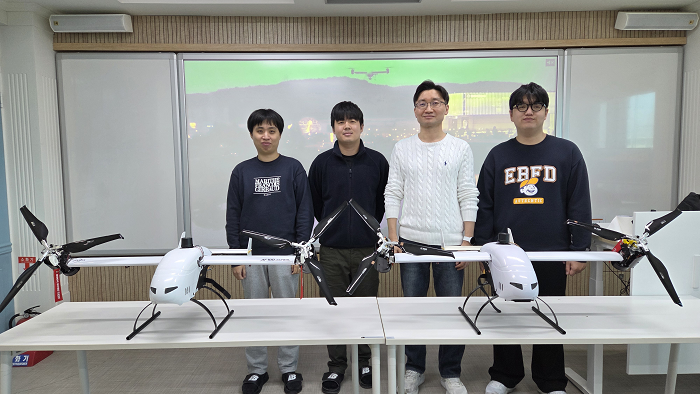 ▲ 충북대 문성태 교수 연구팀(왼쪽부터 김민규, 송시운, 문성태 교수, 박승한)ⓒ