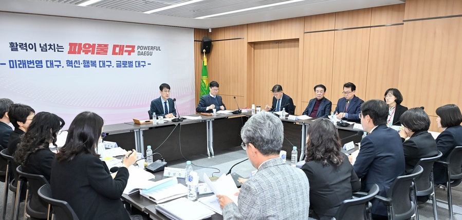 ▲ 김정기 대구시장 권한대행은 1월 7일 보건복지국과 보건환경연구원의 2026년 주요 업무계획 보고회를 주재하고, 돌봄·의료·건강 분야 정책 방향과 핵심 과제에 대해 논의했다.ⓒ대구시