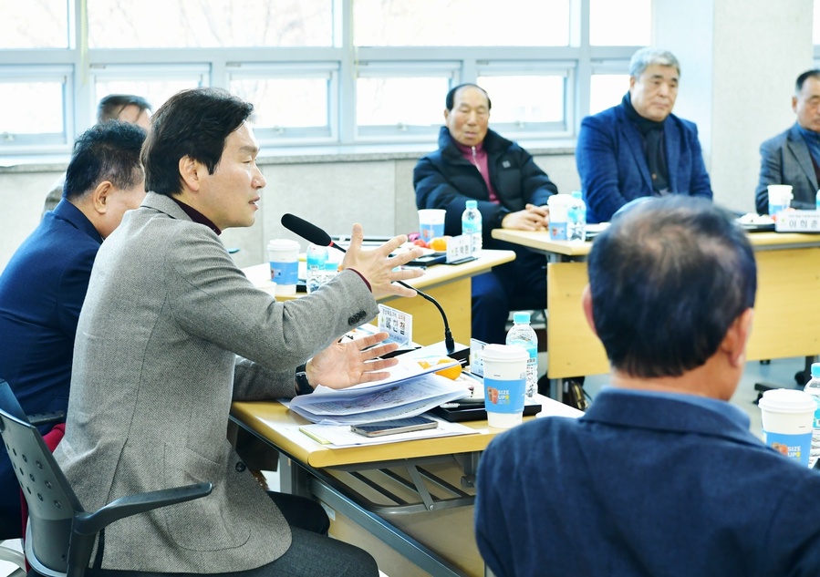 ▲ 경산시(시장 조현일)는 시민과의 소통을 강화하고 현장의 다양한 목소리를 시정에 적극 반영하기 위해 7일부터 27일까지 15개 읍면동을 순회하며 ‘주민과의 대화’를 추진한다.ⓒ경산시