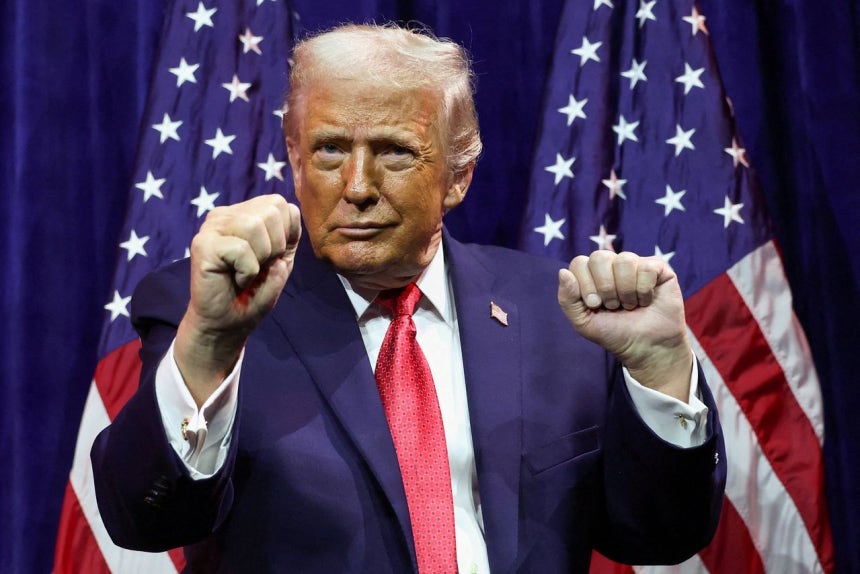 ▲ 도널드 트럼프 미국 대통령이 지난 6일(현지시각) 워싱턴 '트럼프-케네디센터'에서 열린 공화당 하원 수련회 연설 도중 특유의 춤동작을 보여주고 있다. ⓒ로이터=연합뉴스