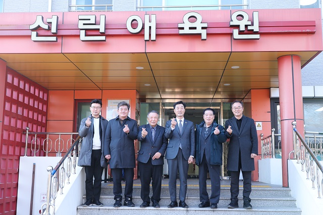 ▲ 포항시의회 의장단과 상임·특별위원장은 병오년 새해를 맞아 지난 9일 지역 내 주요 민생 현장을 방문했다.ⓒ포항시의회