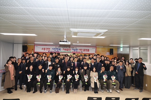 ▲ 포항시시설관리공단은 지난 9일 오전 임직원 100여명이 참석한 가운데 종합운동장에서 ‘창립 15주년 기념식’을 개최했다.ⓒ시설관리공단