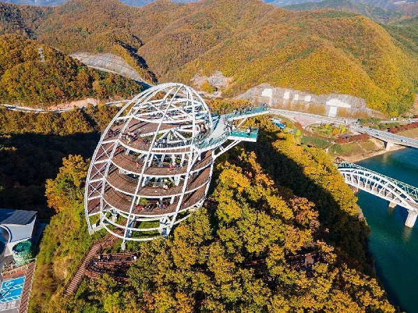 ▲ 충북도 단양의 대표적 관광지인 만천하스카이워크ⓒ