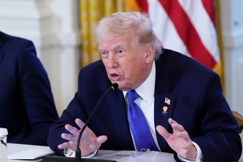 ▲ 도널드 트럼프 미국 대통령이 9일(현지시각) 백악관 이스트룸에 석유 업계 관계자들을 불러 모아 베네수엘라 투자에 대해 논의한 뒤 기자 회견을 하고 있다. ⓒAP 뉴시스