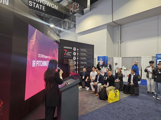 ▲ 강원테크노파크가 11일 세계 최대 IT·가전 전시회인 CES 2026에서 통합 강원관을 주관·운영하고, 참가기업을 대상으로 글로벌 투자유치 연계 IR 피칭 지원 프로그램을 현지에서 성공적으로 추진했다. ⓒ강원테크노파크