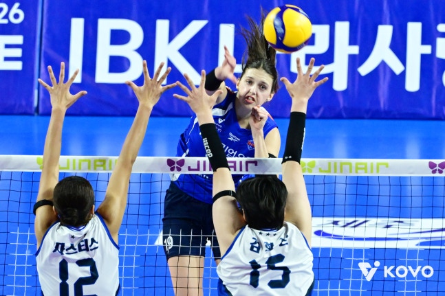 ▲ 빅토리아가 41점을 폭발시킨 기업은행이 현대건설에 3-2 역전승을 거뒀다.ⓒKOVO 제공