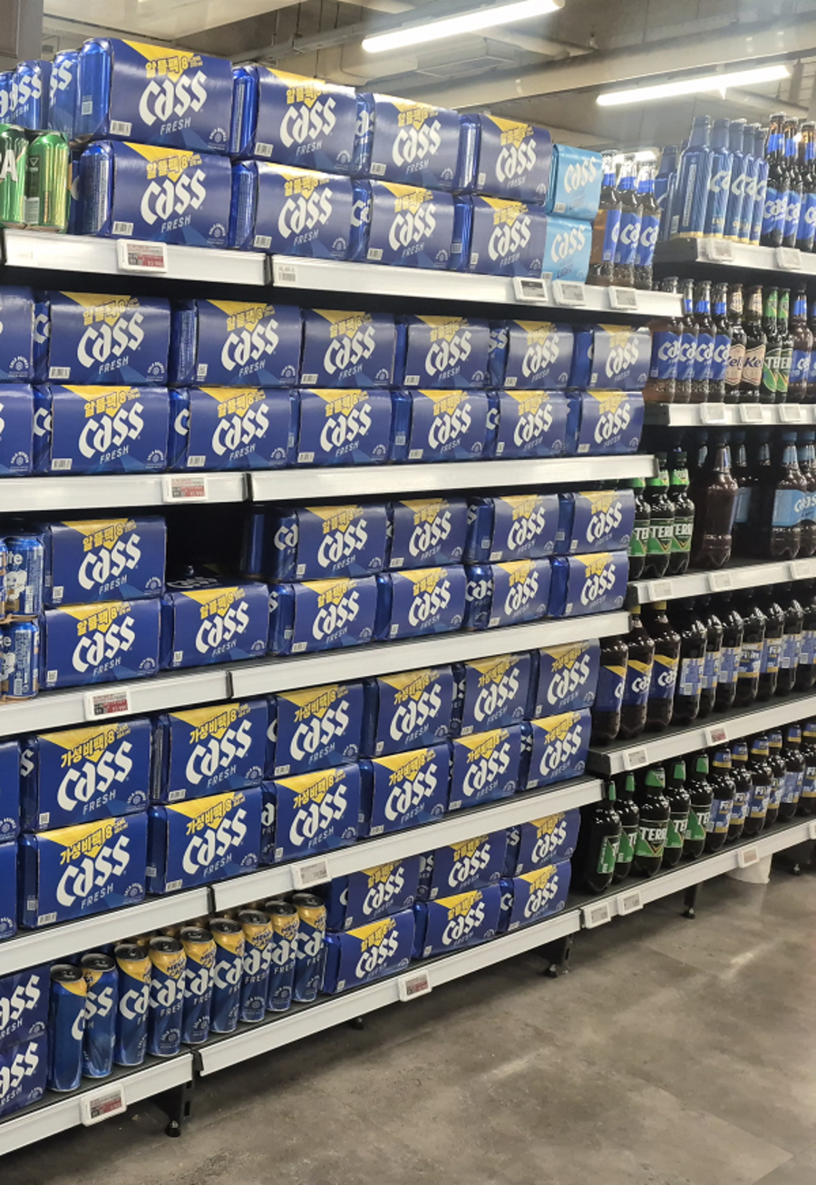 ▲ 국산맥주로 채워진 수입맥주 코너 ⓒ김보라 기자