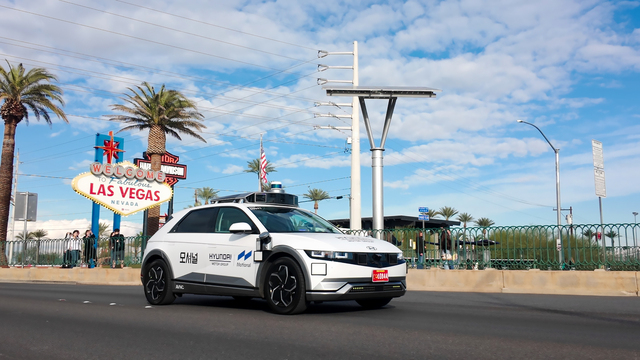 ▲ 모셔널 로보택시가 라스베이거스 시내를 주행하는 모습. ⓒ현대차그룹