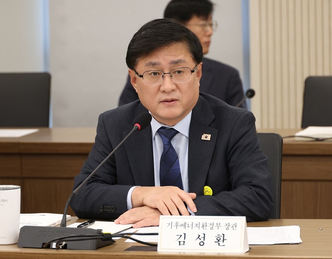 ▲ 김성환 기후에너지환경부 장관이 12일 세종시 정부세종청사에서 열린 기후부 산하기관 업무보고에서 모두발언을 하고 있다. 2026.01.12. ⓒ뉴시스