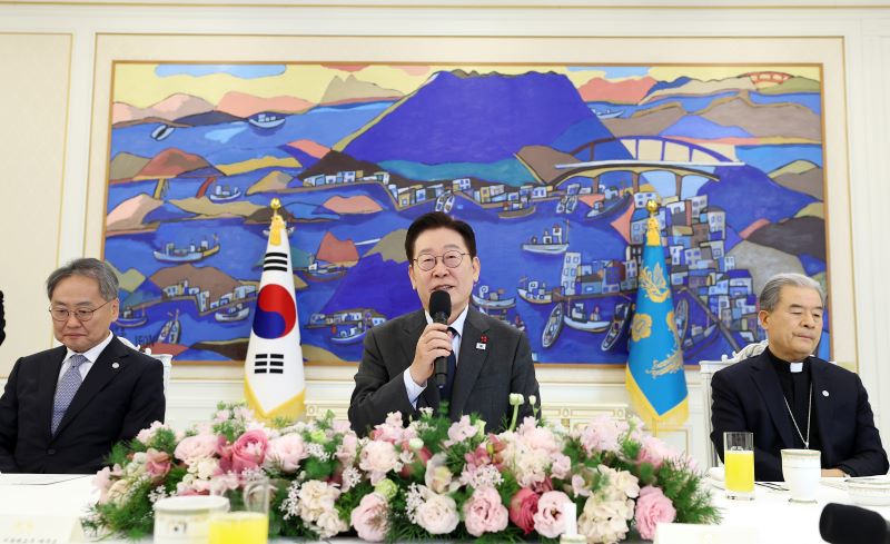 ▲ 이재명 대통령이 12일 청와대 본관에서 열린 종교 지도자 초청 오찬 간담회에서 발언하고 있다. ⓒ뉴시스