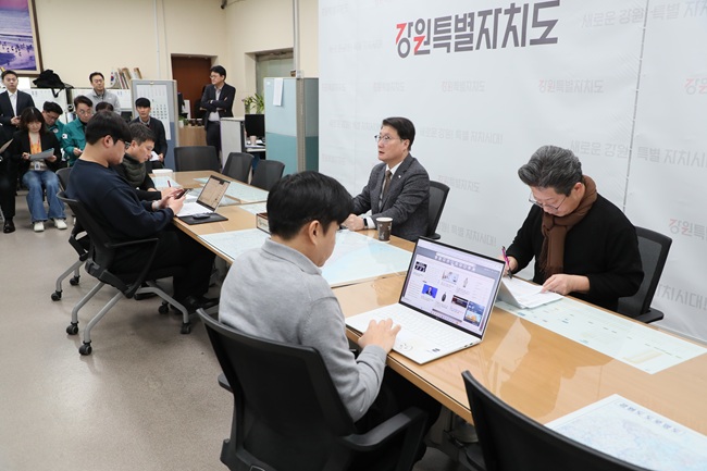 ▲ 12일 여중협 행정부지사가 도청 기자실에서 브리핑을 하고 있는 모습. ⓒ강원특별자치도