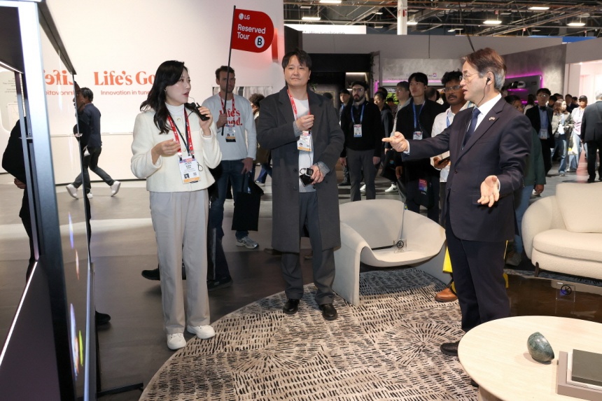 ▲ 세계 최대 규모 기술 박람회인 CES 현장에 방문한 고양시 대표단. ⓒ고양특례시 제공