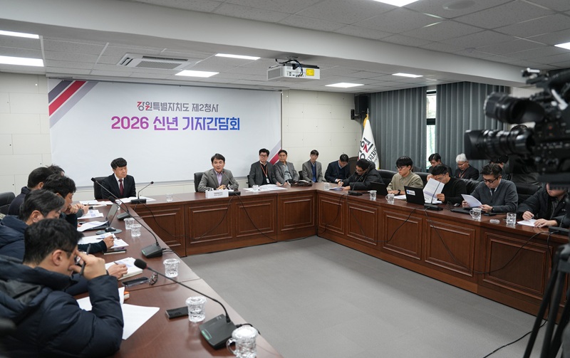 ▲ 12일 도청 제2청사에서 기자간담회를 갖고 있는 김진태 강원특별자치도지사. ⓒ강원특별자치도