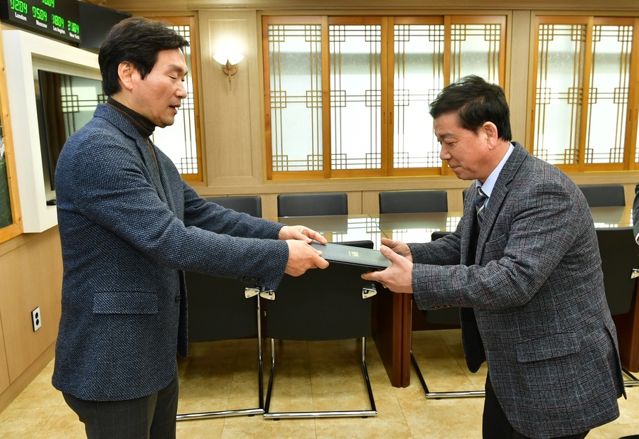 ▲ 경산시립예술단을 이끌어갈 새 인물로 시립합창단 지휘자 우성규, 시립교향악단 지휘자 정헌, 시립 극단 예술감독 정철원을 각각 선임했다(극단 예술감독 정철원).ⓒ경산시